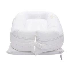 DockATot Deluxe+ Cover Pristine White 7 DockATot Deluxe+ Cover Pristine White -Babywelt Verkauf dockatot deluxe cover pristine white 4 b290