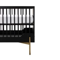 Kidsmill Boutique Babybett Schwarz / Brass 60 X 120 Cm 9 Kidsmill Boutique Babybett Schwarz / Brass 60 X 120 Cm -Babywelt Verkauf ledikant boutique detail 3 3 654d