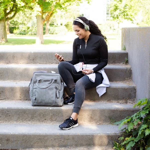 Little Company Riga Strick-Wickelumhängetasche Taupe 5 Little Company Riga Strick-Wickelumhängetasche Taupe – Bild 5